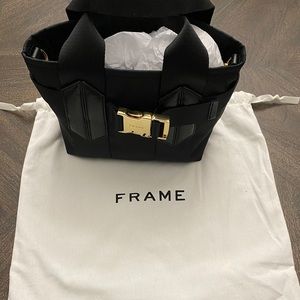 💕Make an offer💕 Frame mini le California tote.